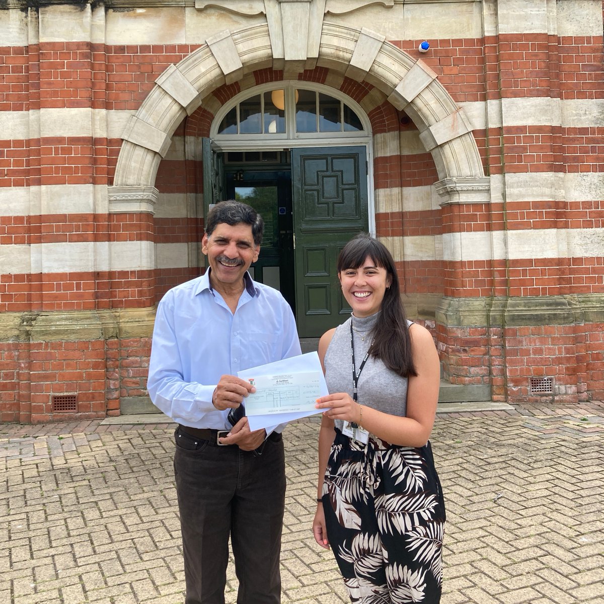 This week we met with Bashir from Welcome House, one of Hymers Charities of the Year, to present a cheque for the £1773.78 raised!

Thank you to Bashir and the Welcome House team for the important work they are doing, and for letting our students be involved. ❤️