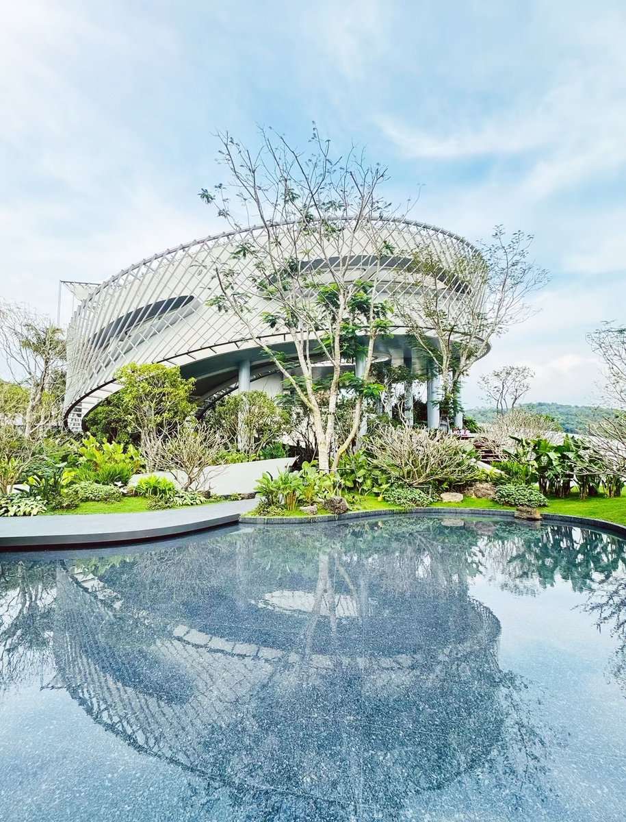 HainanToday's tweet photo. If you're an artistic soul, come visit the #Wanling #Luwan · #Lan #Art #Museum in #Wanning. It’s a hidden gem where you can discover your passion for life and savor some tranquil leisure time. #art #life https://t.co/3fnugMVnTn