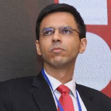 चंद्रचूड़ का बाप चीफ़ जस्टिस था। कोलिजियम सिस्टम के कारण अब वह चीफ़ जस्टिस बन गया। परंपरा के अनुसार, इसके बाद वह अपने बेटे अभिनव या चिंतन या दोनों को चीफ़ जस्टिस बनवाएगा। 

क्रीमी लेयर लगाना है तो पहले हाई कोर्ट और सुप्रीम कोर्ट में लगाओ कि जज के बेटे को जज बनाने की सिफ़ारिश पापा