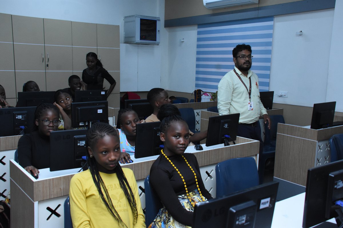 SAI_Edu_In's tweet image. July 29, 2024: Students from Gombe Education Service participated in a 3D Design Workshop at the ATL. Through hands-on experience, they explored 2D vs 3D design, navigated a 3D platform, and created innovative models. 
 #TinkeringWithTech #YoungInventors #DesignAndCreate