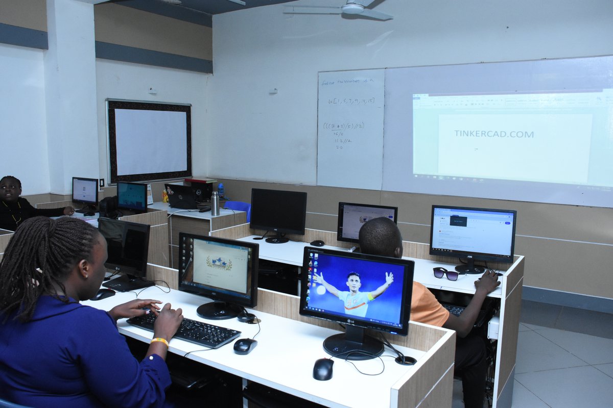 SAI_Edu_In's tweet image. July 29, 2024: Students from Gombe Education Service participated in a 3D Design Workshop at the ATL. Through hands-on experience, they explored 2D vs 3D design, navigated a 3D platform, and created innovative models. 
 #TinkeringWithTech #YoungInventors #DesignAndCreate