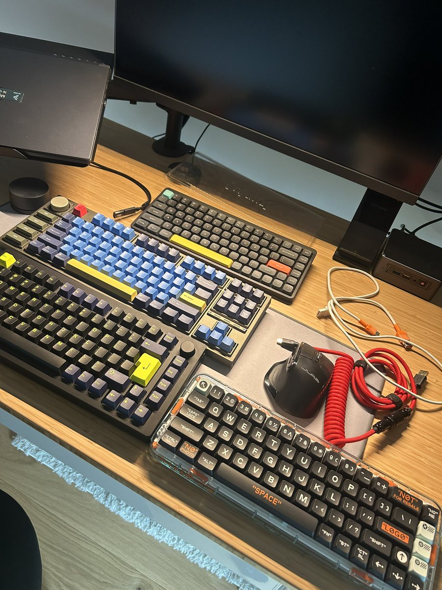 Fernando Cejas (@fernando_cejas) on Twitter photo #keyboard #geek #lab yesterday with my super nerdy friend <a href="/ljfergon/">Luis Fernandez</a>. Still trying to decide which is my new one. What is yours? Opinions? Awesome if you post a pic of yours š #keyboard #geek #lab yesterday with my super nerdy friend <a href="/ljfergon/">Luis Fernandez</a>. Still trying to decide which is my new one. What is yours? Opinions? Awesome if you post a pic of yours š