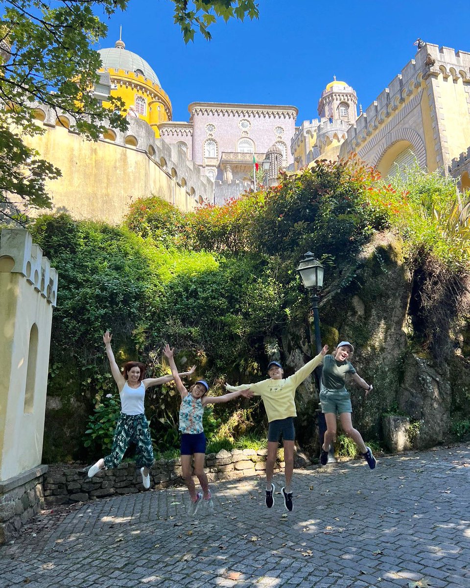 It’s Friday! I’ve been teaching the girls the art of the ‘jumping photo’… It’s pretty tricky to get 4 people in the air at the same time! #summerinportugal #sintra #PenaPalace