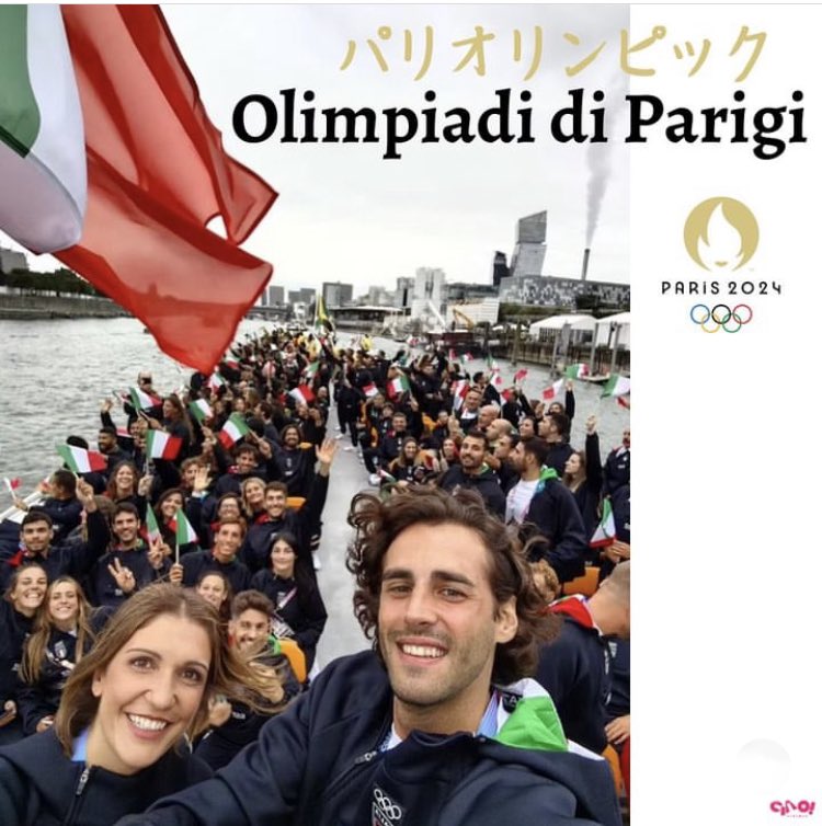 JournalCiao's tweet photo. パリ・オリンピック。イタリア選手団の人数は史上最多の403名。開会式では��選手達は船に乗ってセーヌ川を入場行進した。イタリア選手団の旗手は、エッリーゴとタンベリ。彼は、旗を振り回しすぎて結婚指輪を川に落としてしまったらしい。果たして、指輪はメダルに代わって戻って来るのか？ https://t.co/dVqAg3pQu6