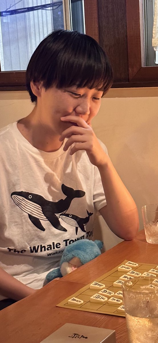 DKBXZsFnzLhcHRm's tweet photo. @tofu_grandchild #ゆかり アマ四段
アフタートークも良かったですね〜

専属カメラマン📸冥利につきますわww
#いるか将棋クラブ 🐬

アマチュア将棋の未来と夢
　…何故アマチュアなのか

2024.08.01
聞き手　#こと さん
ライター　https://t.co/c8QI5dpVAqさん
専属カメラ　#menyou 
取材場所　@Roji1024 阿佐ヶ谷 https://t.co/nogIPPKhag