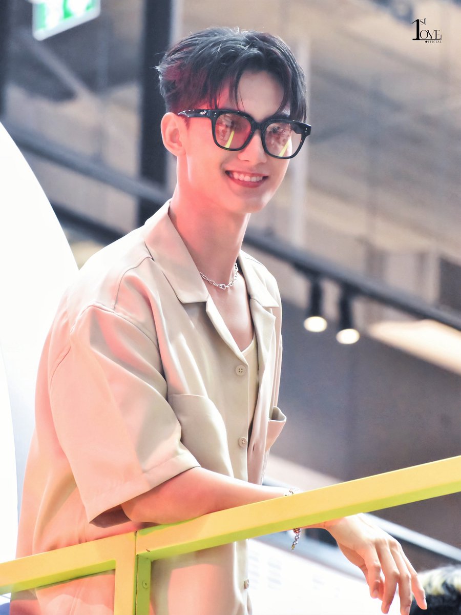 FirstLoveofc_'s tweet image. All your colors make my world the most perfect. 🧡💞 @firstfh5 

#ASICSxFirst
#First_Chalongrat #รักแรกของเฟริสท์