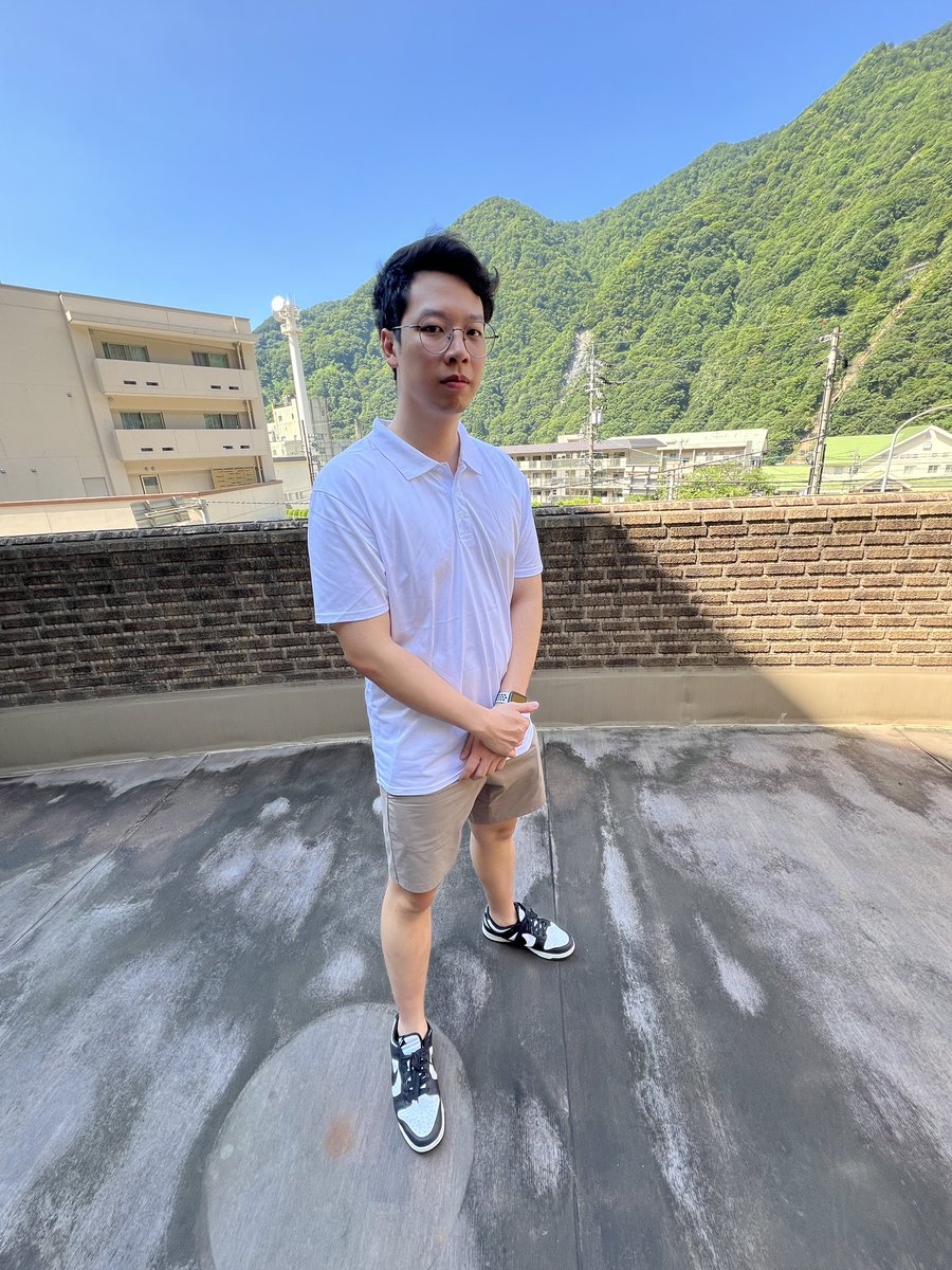 23 and slowly dying 🥳