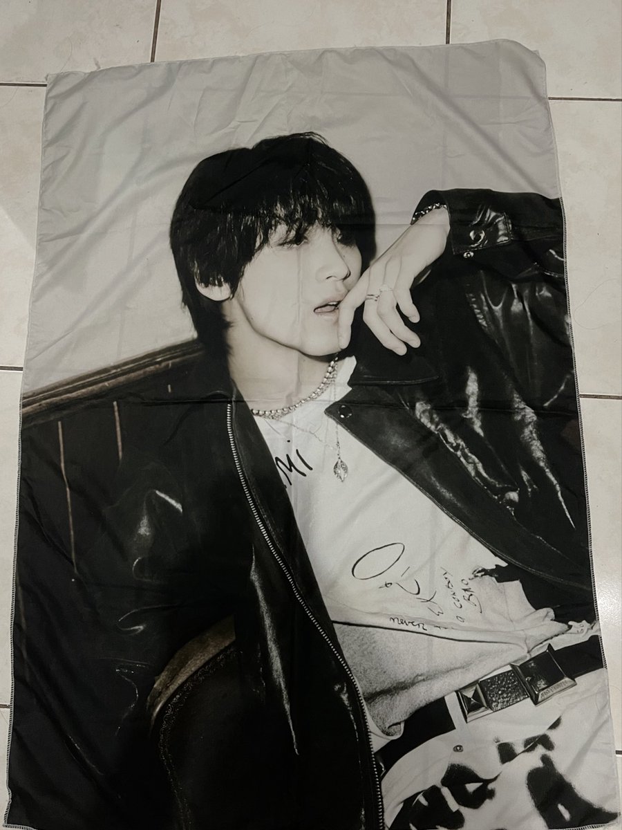 wts lfb nct dream nct 127 pc photocards albums cloth banner

❀ take all 17 pcs for 350 (pamigay price na, can tingi if u want pm lang to negotiate)
❀ 30 pesos ea album
❀ 50 pesos haechan cloth banner
❀ payo/1 week dop

can also meetup on tds3 d1 or sa ubelt