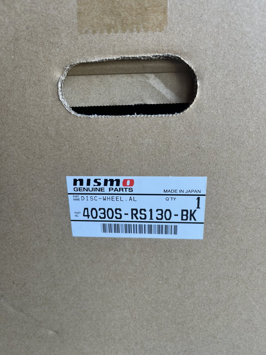 msgarage0104's tweet photo. 復刻版LMGT4もう納品された🙂
初期ロット最速納品かな？🙂
あと3台分も来るよ🙂 https://t.co/BKlZsLMGaX