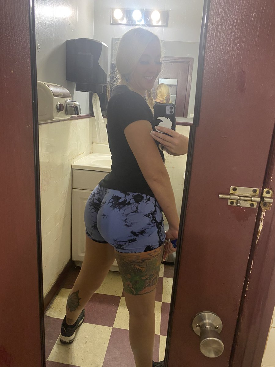 LazyDaisyOF's tweet photo. Come see your local bartender https://t.co/H7YQREuXns