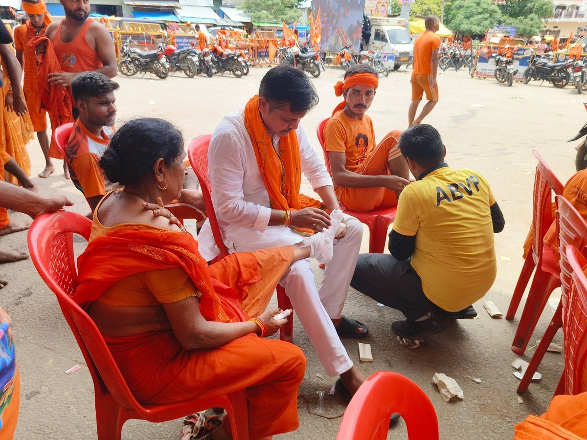 ABVP (@abvpvoice) on Twitter photo गोरक्ष प्रांत के बस्ती जिला में सेवार्थ विद्यार्थी द्वारा फुटहिया चौराहे पर कांवड़ श्रद्धालुओं की सेवा हेतु लगाए गए शिविर की कुछ झलकियां! 
#ABVPForSociety गोरक्ष प्रांत के बस्ती जिला में सेवार्थ विद्यार्थी द्वारा फुटहिया चौराहे पर कांवड़ श्रद्धालुओं की सेवा हेतु लगाए गए शिविर की कुछ झलकियां! 
#ABVPForSociety
