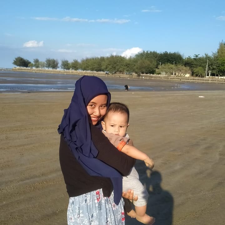 gitawnur's tweet image. "Ayah, nanti kalau Barra sudah 6 bulan ayok ajak ke pantai yaaa"