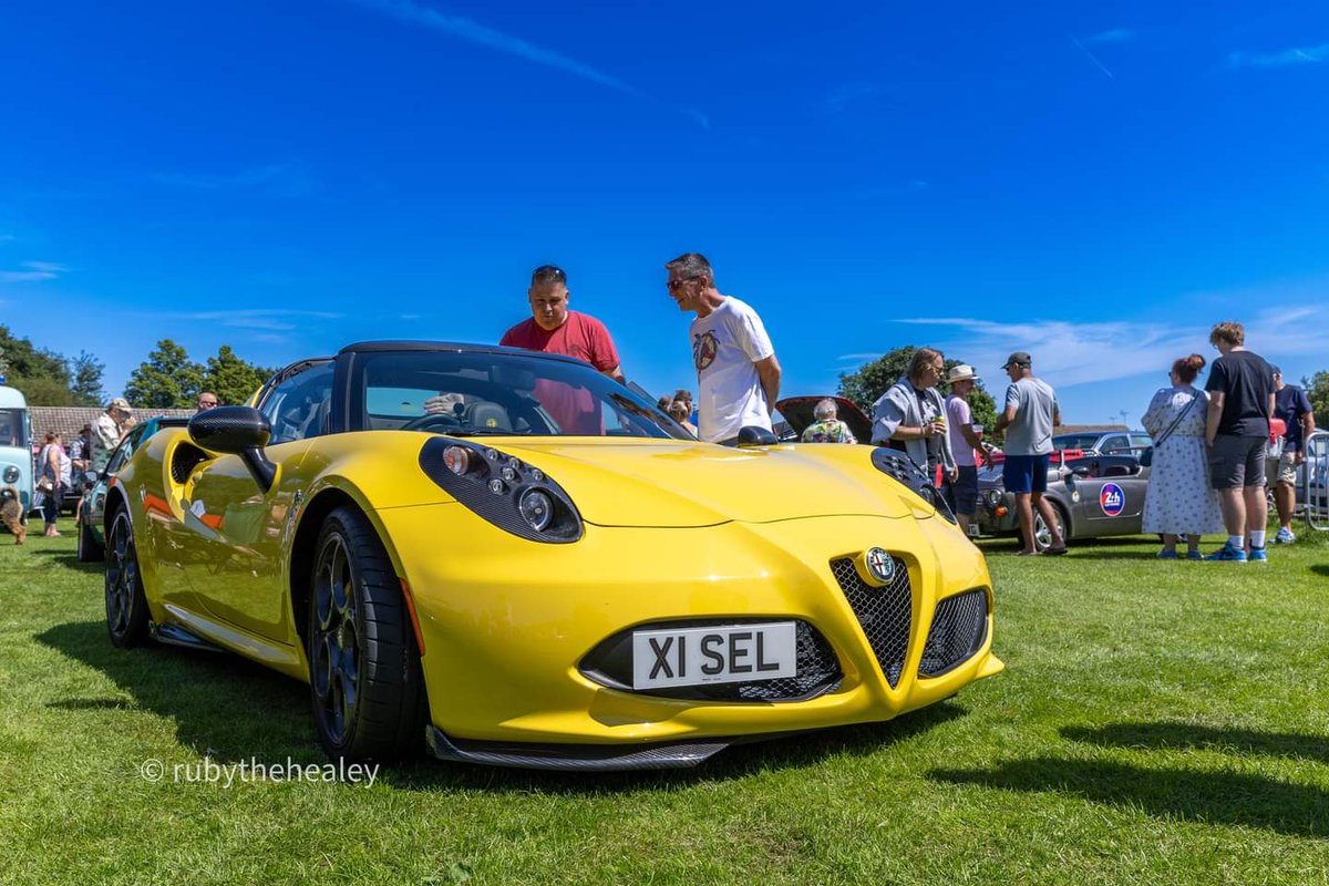 rubythehealey's tweet photo. A few from #mundesley #mundesleymotorshow on Sunday what a lovely day #classiccars #northnorfolk #Norfolk #cars https://t.co/y5tISA7y0U