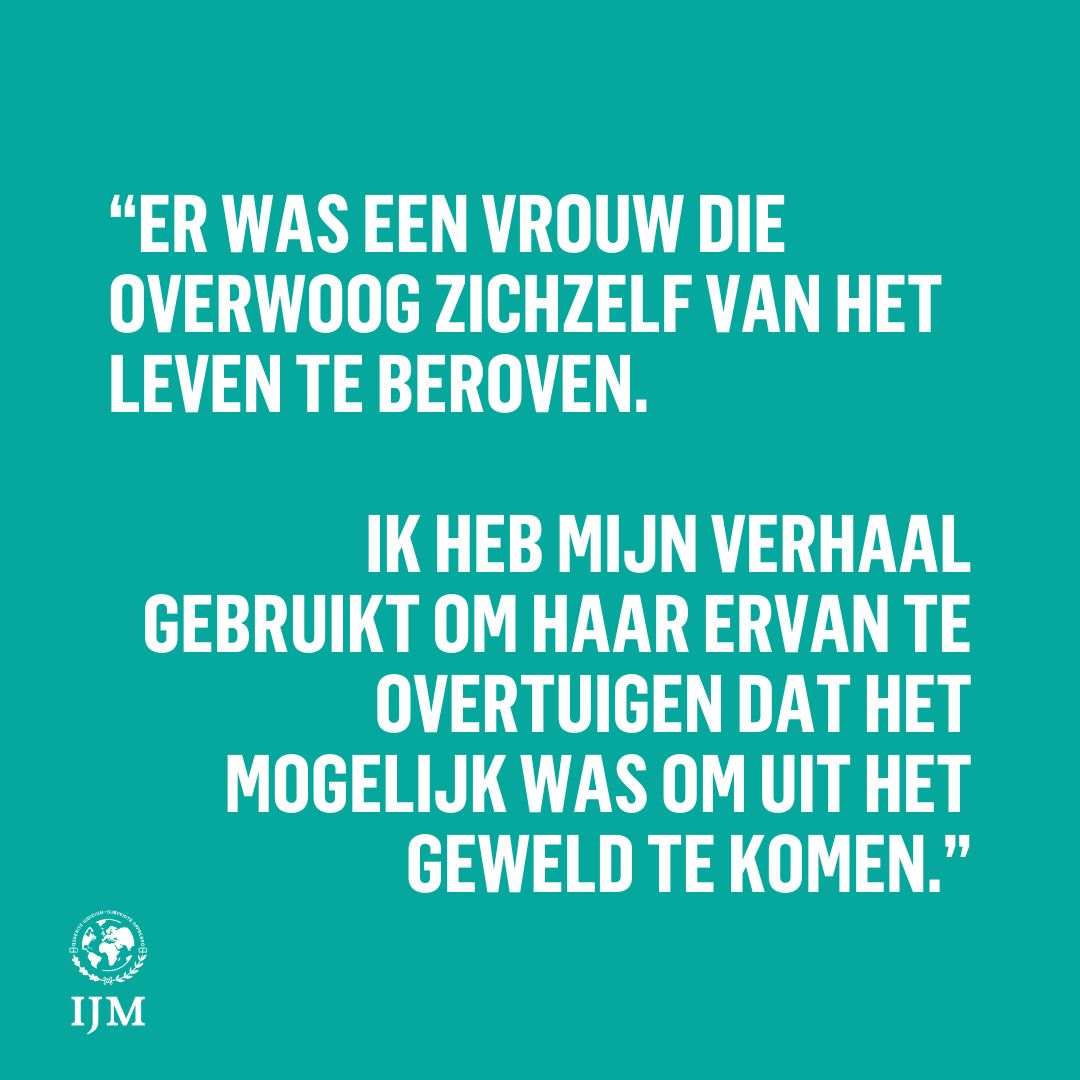 Haar partner gebruikte grof geweld tegen haar. Toch is Alice uit Oeganda geen gebroken vrouw. Met een strijdbare blik in haar ogen, vertelt ze over haar reis naar gerechtigheid.

ijmnl.org/stories/alice-…

#VAWC #survivor #story
