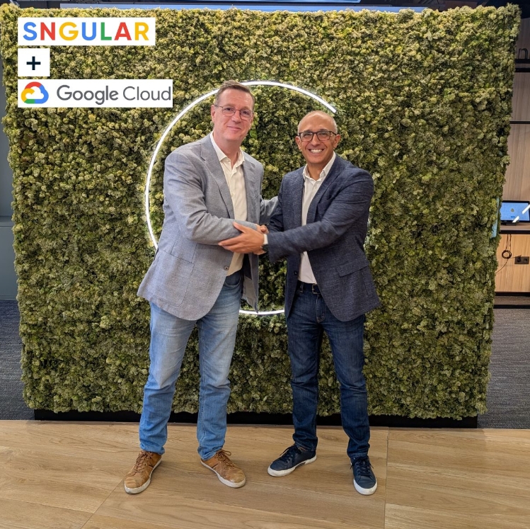 hectorsm's tweet photo. En Google Cloud tenemos mucho ADN común con @SNGULAR: ganas de seguir colaborando, innovando y aprendiendo en equipo para abordar retos de forma conjunta.

#GoogleCloud #SNGULAR https://t.co/BOxKrJXoAV