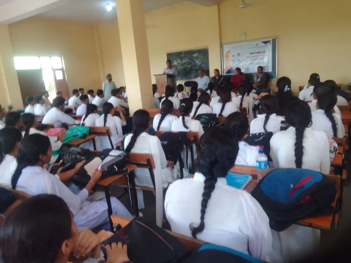 eovijaypur's tweet photo. Under Swachhta Pakhwada "Shuchita Sangram"
Today on 02.08.2024 MC vijaypur conducted a #sanitationdrive on NH 44 also ulb #Awareness #SayNoToOpenDumping in govt Hr Sec school Vijaypur wherein the pledge was also taken by the participants.
@Abhi1shrma @PuneetSharma75 @JammuUlb https://t.co/CNGgvOWl2V