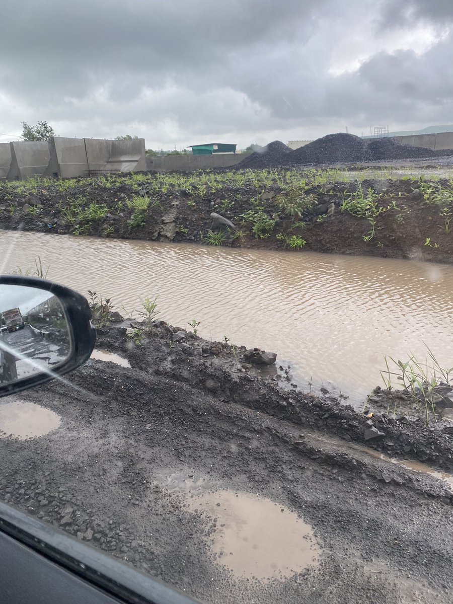 #IncredibleIndia Driving bhi. Boating bhi.  

#MumbaiNashik highway. #Monsoon <a href="/nitin_gadkari/">Nitin Gadkari</a> #VKSingh