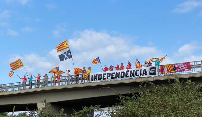 Com cada any demà divendres participem a:  PONTS X LA INDEPENDÈNCIA  Demà divendres dia 2 de 18:30 a 20:30 h Felip i de Rosés, 39, 08911 Badalona.  Esteu tots convidats, veniu amb la vostra ESTELADA