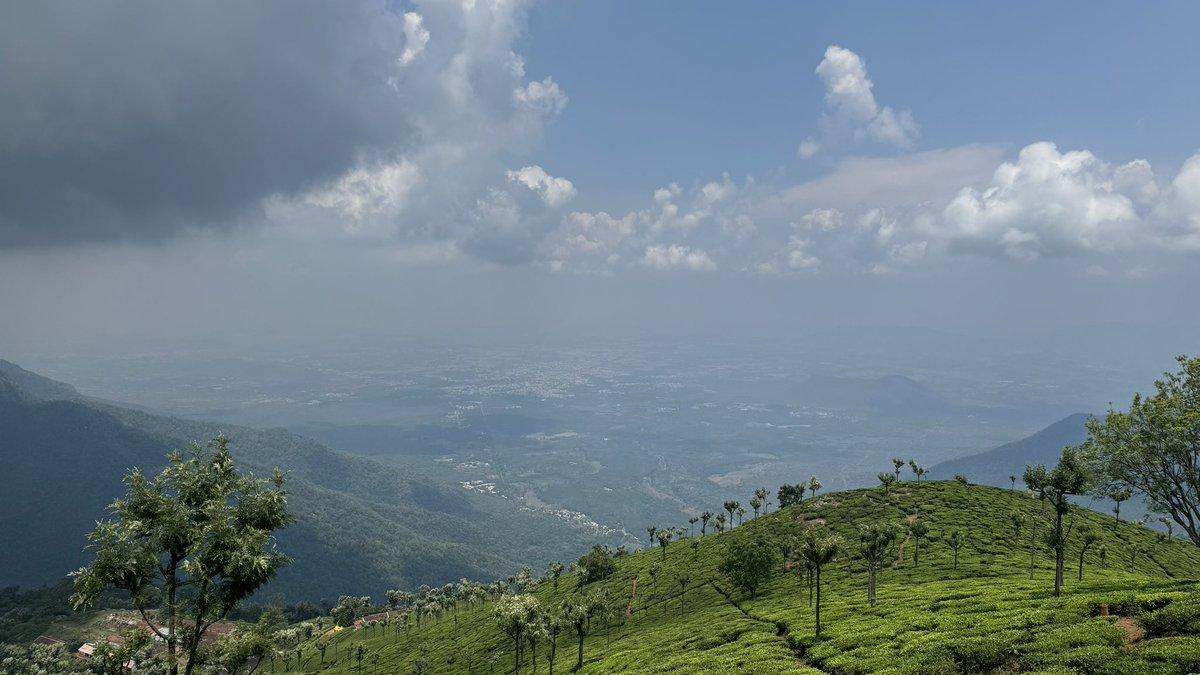 SunnyChaware__'s tweet photo. Ooty is 💞
Loved here, #everyonesfavortie from the trip till now.

#travel #ooty  #Hillstation #sukoon 
#adventure https://t.co/R1LVkTVJzN