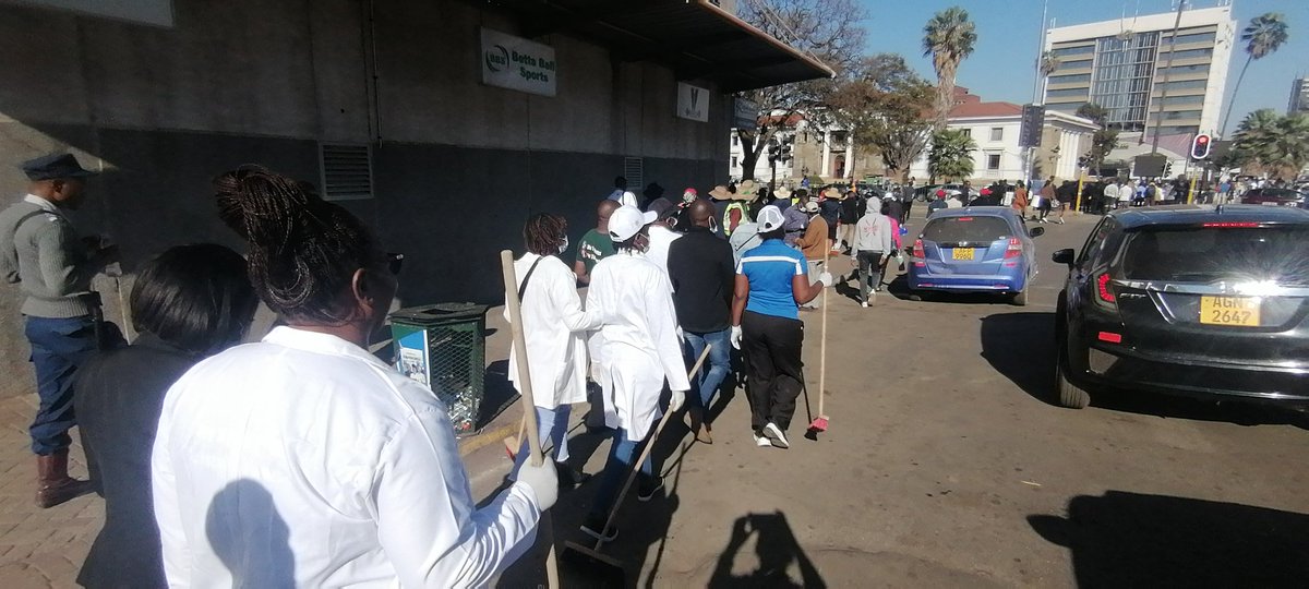 zimyouthcouncil's tweet photo. Total Clean Up Campaign of Harare CBD is underway in support of Zimbabwe hosting the 44th SADC Summit.....
#FirstFridayOfTheMonth #cleaupcampaign https://t.co/OOmMLwTx9M