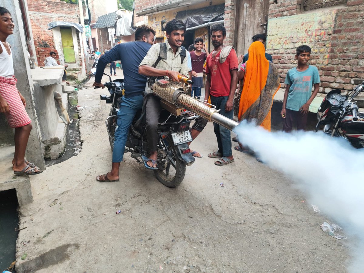 sbmgkasganj's tweet photo. जनपद कासगंज की ग्राम पंचायतों में साफ सफाई एवम फोगिंग का कार्य https://t.co/jeVez6qbtg