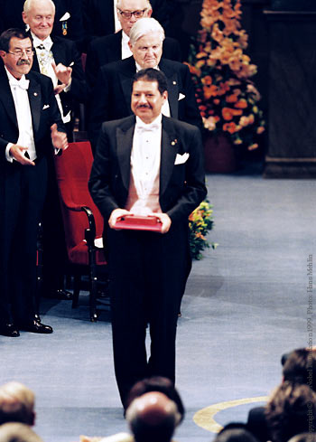 NobelPrize's tweet photo. Chemical reactions take place in a matter of femtoseconds. One femtosecond is to a second, as a second is to 32 million years.

#NobelPrize laureate Ahmed Zewail used lasers to watch these reactions in slow motion and study how atoms in a molecule move during a chemical reaction. https://t.co/OTqZ6pqFfw