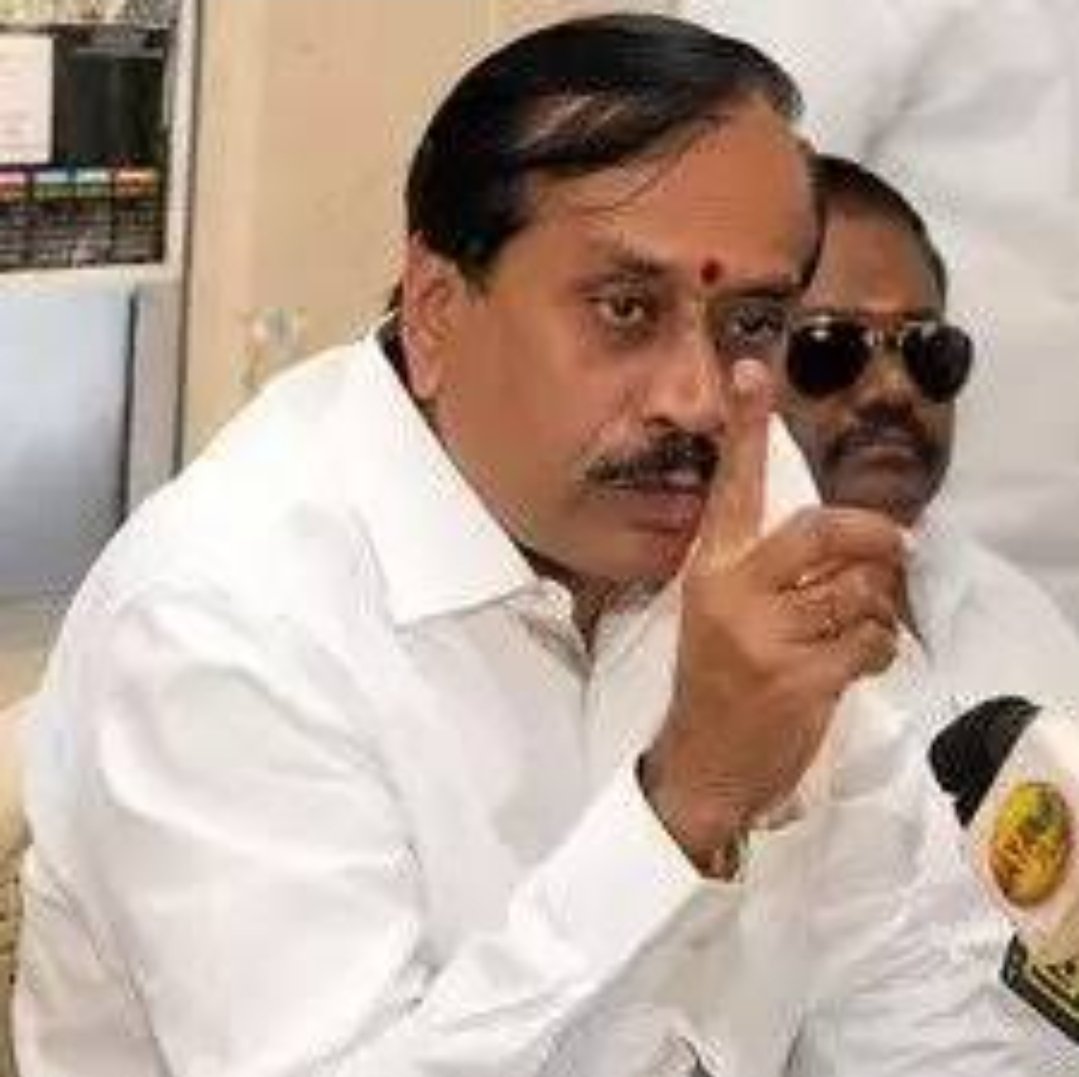 im__inba1's tweet photo. கடிதம் கிடைத்தால் திமுக அரசு டிஸ்மிஸ்: எச்ச.ராஜா

தமிழ்நாட்டில் பாஜகவே திமுகவுக்கு மாற்றாக உள்ளதாக பாஜக மூத்தத்தலைவர் எச்ச.ராஜா கூறியுள்ளார். இதுவரை தமிழகம் கண்டிராத அளவிற்கு, கஞ்சா புழக்கமும், வன்முறையும் இருப்பதாக விமர்சித்த அவர், ஆளுநர் மட்டும் சட்டம் ஒழுங்கு சரியில்லை என, மத்திய அரசுக்கு கடிதம் எழுதினால், தமிழக அரசு டிஸ்மிஸ் செய்யப்படும் என்றார். திமுக அரசு ஏற்கெனவே 2 முறை டிஸ்மிஸ் செய்யப்பட்டதாகவும் அவர் கூறினார். இந்த எச்ச பொறுக்கி பேசியது பற்றி உங்கள் கருத்து?