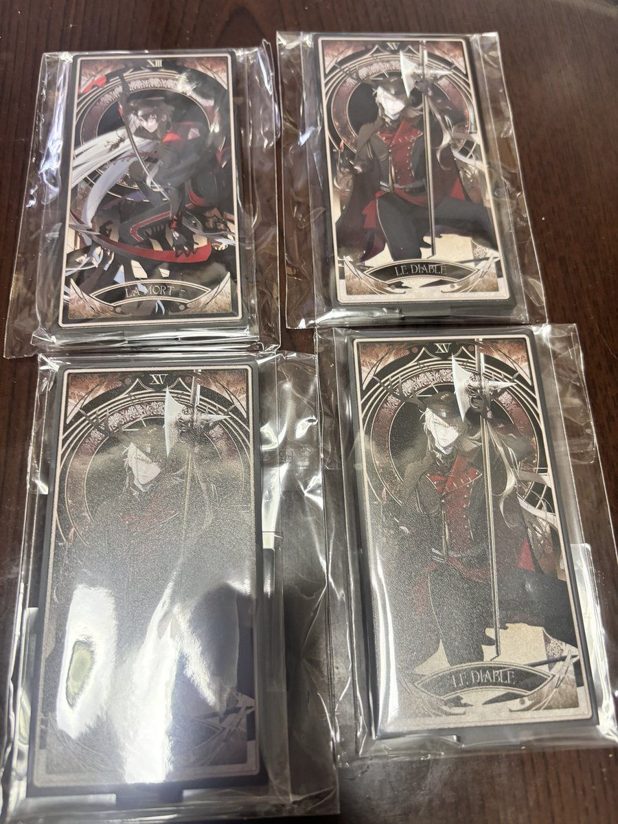 ss_TSKm's tweet photo. オトメイト　終ヴィル　3周年　終焉のヴィルシュ

譲　画像参照

求　箔押しアクスタ→イヴ3、シアン3
タロットアクスタ→イヴ2、シアン2
アクカ、フォトカ→イヴ　
フィナンシェ缶バッジ→イヴ＞シアン
購入者特典→イヴ、シアン各 1

明日、15時以降難波手渡し
明後日、終日なんばお手渡し可能。 https://t.co/zycX4knp80
