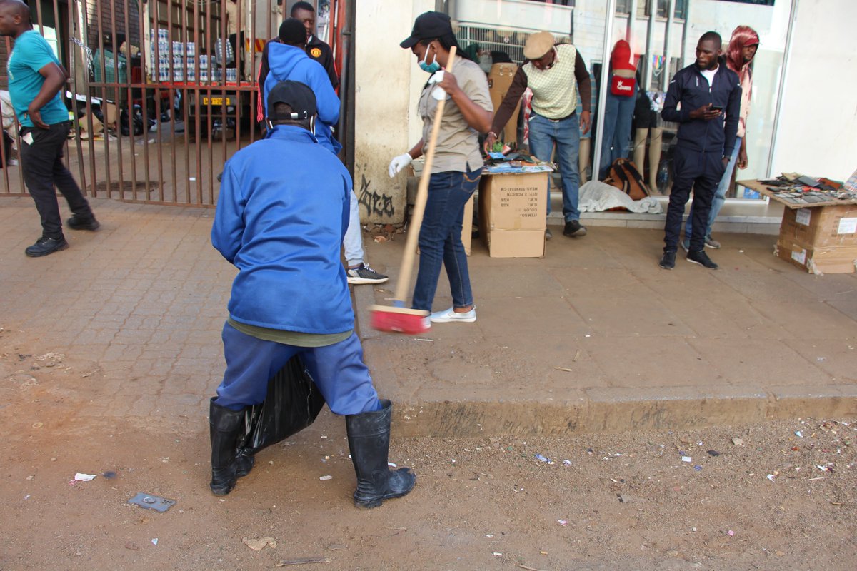 AMAofficial_zim's tweet photo. AMA was part of several firms that participated in Total Clean-Up of Harare CBD. The exercise was graced by Environment Patron, @ZimFirstLady HE Auxillia Mnangagwa. https://t.co/jiVPdP8luZ