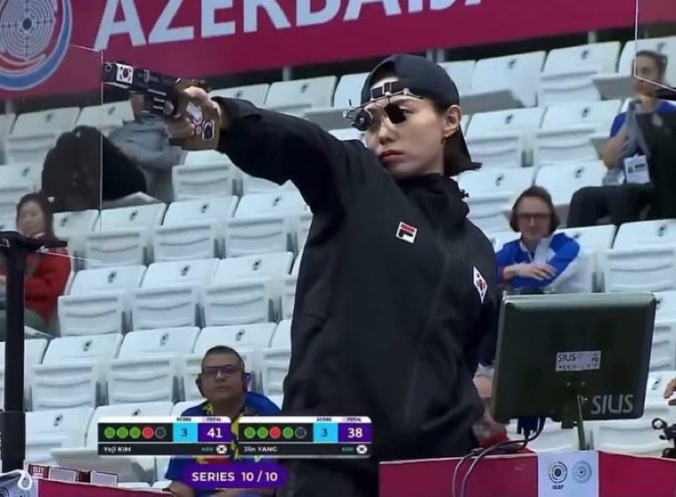 sameeism's tweet image. YC AI founder        /         Bootstrapped
No revenue             /         $10M ARR 
$50M cap seed     /        Profitable