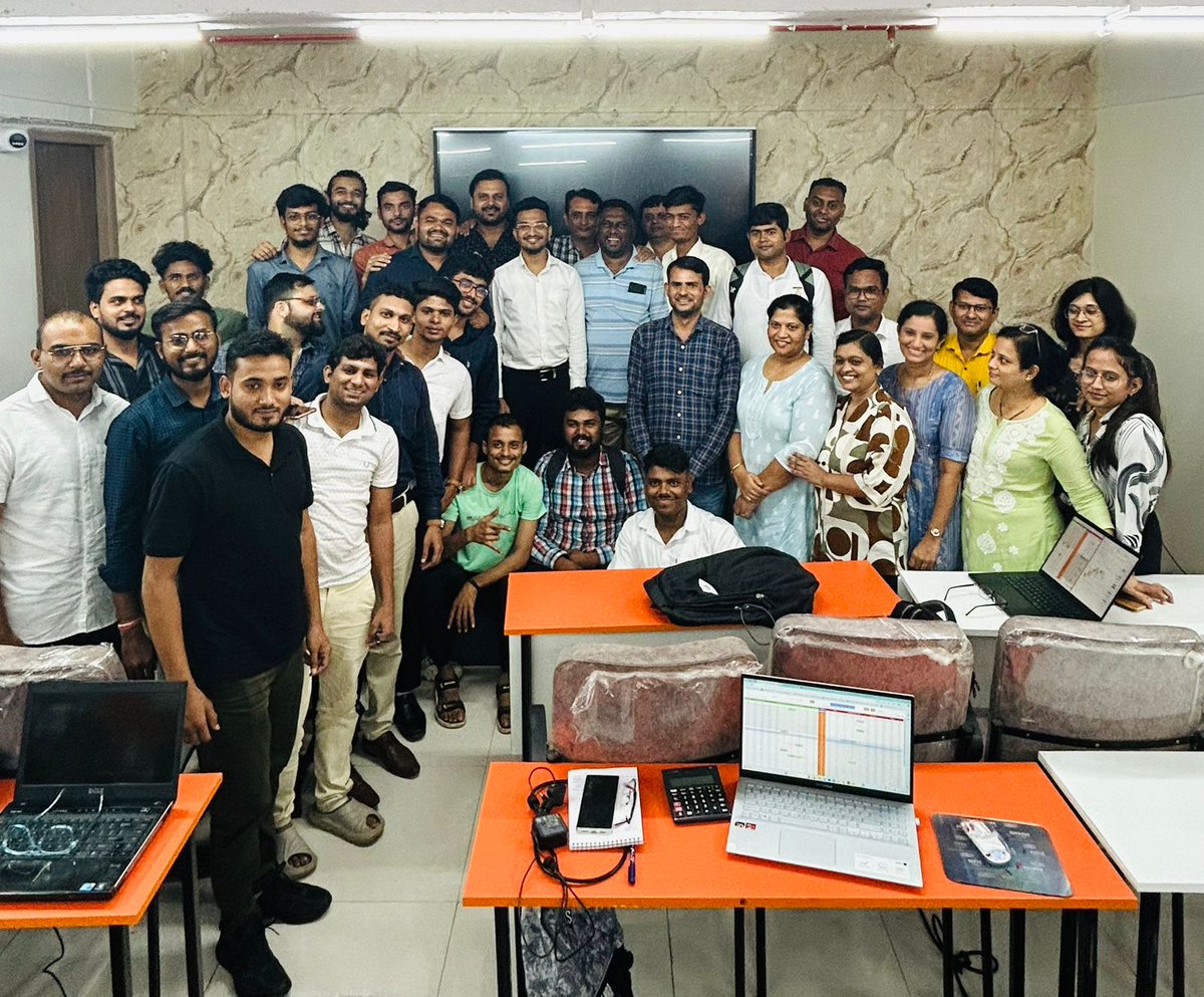 Devendr91039495's tweet image. Last day of july batch.

All friends are very happy.

@bhakteamit @DaddyInvesting 
#Ltp_calculator