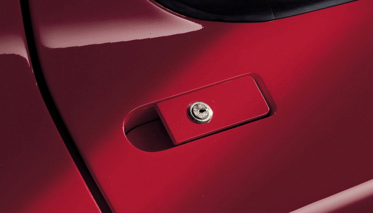 Ferrari's tweet photo. Beauty is in the details - and the #FerrariF50 proves it.

This masterpiece embodies the pinnacle of technology from the top racing series of its time.

#FerrariSupercars #Maranello #Ferrari https://t.co/2hKQDqMohP