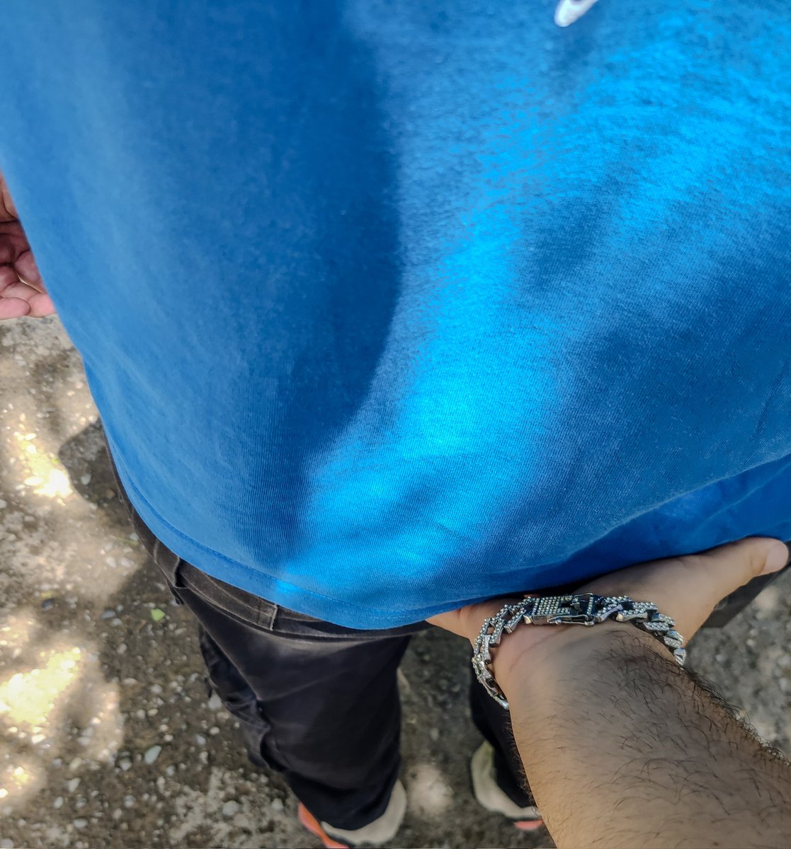 ما پسرا هم حوصله مون سر می‌ره بیکار نمیمونیم 🙆🏻‍♂️