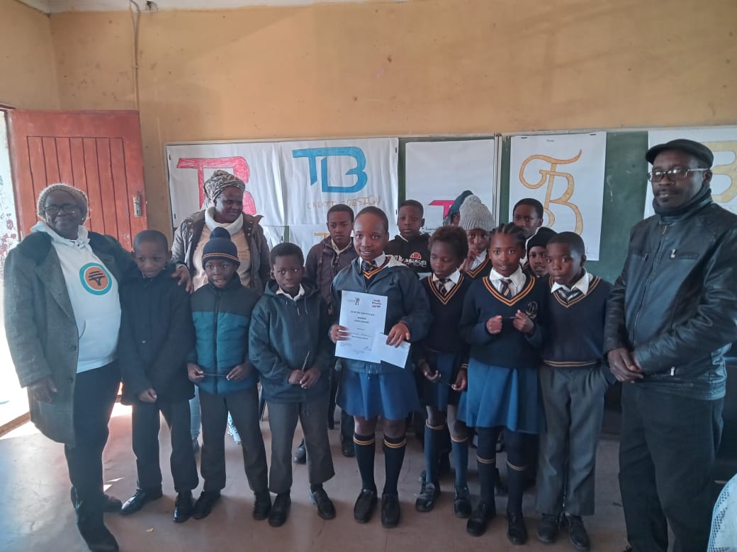 𝗨𝗯𝘂𝗻𝘆𝗲. 𝗧𝗼𝗴𝗲𝘁𝗵𝗲𝗿 𝗶𝗻 𝗟𝗲𝗮𝗱𝗲𝗿𝘀𝗵𝗶𝗽

Qeto Primary School's Youth TB Champions light up Phase 2 of the Ulutsha Lulwa iTB Campaign!! 
Students had a blast crafting songs/poetry and logos about TB, sharing their knowledge on treatment and care with their peers!!