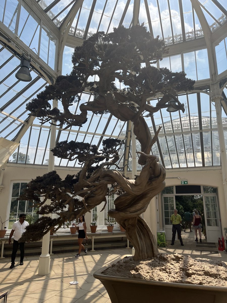Yesterday I met the rather gorgeous William Wormsworth - part of the Horrible Science trail at <a href="/kewgardens/">KewGardens</a> 😍 (you can catch him until the end of August). Enjoyed checking it out and having a fab catch up with some fellow Heads of Learning.