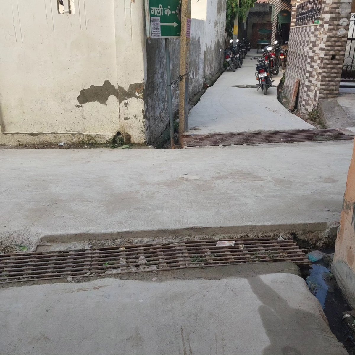 sandeep_ty12751's tweet photo. @CeoNoida 
Please look in to the नाली जाल in Gali No.4, Sultanpur, Sector-128, Noida. It was supposed to replace a month back but still not replaced. Due to this watter logging is happening at the time of rain. https://t.co/ZceFRMxPlR