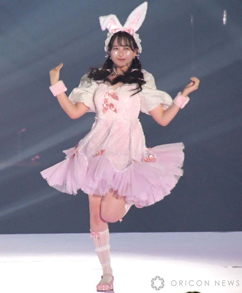 FRUITS ZIPPER・松本かれん、ふわふわピンクの