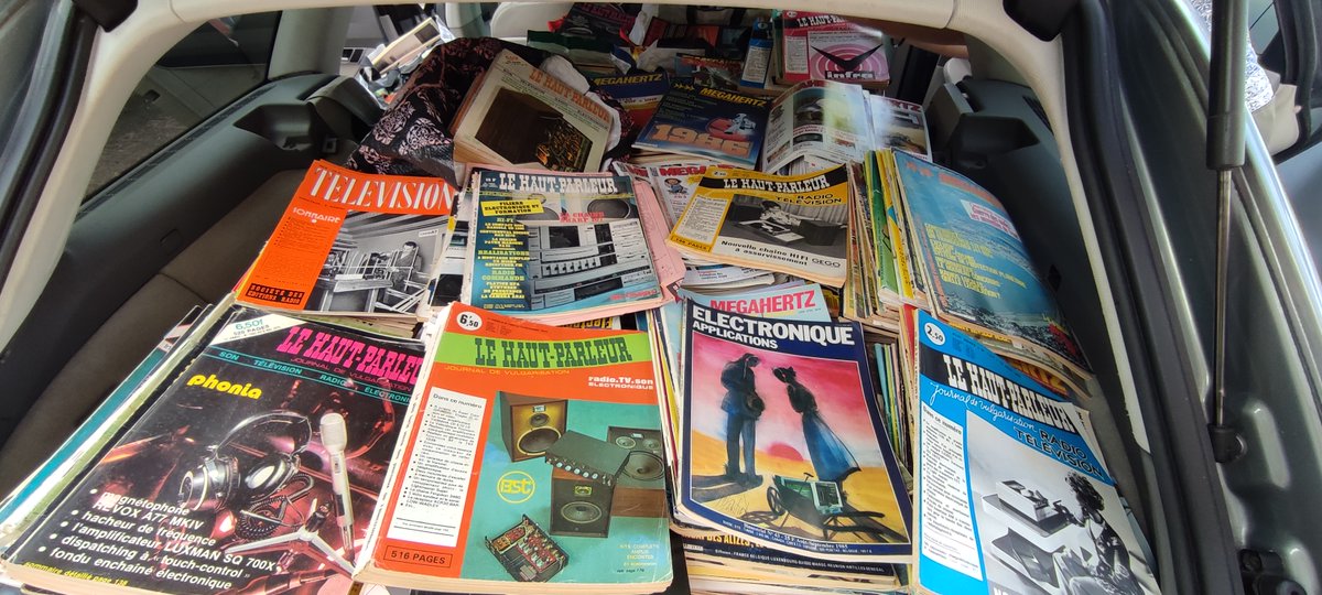 Suite et fin de la grosse donation de revues anciennes d'électronique faite à l'association. De nombreuses seront numérisées et disponible sur retronik.silicium.org