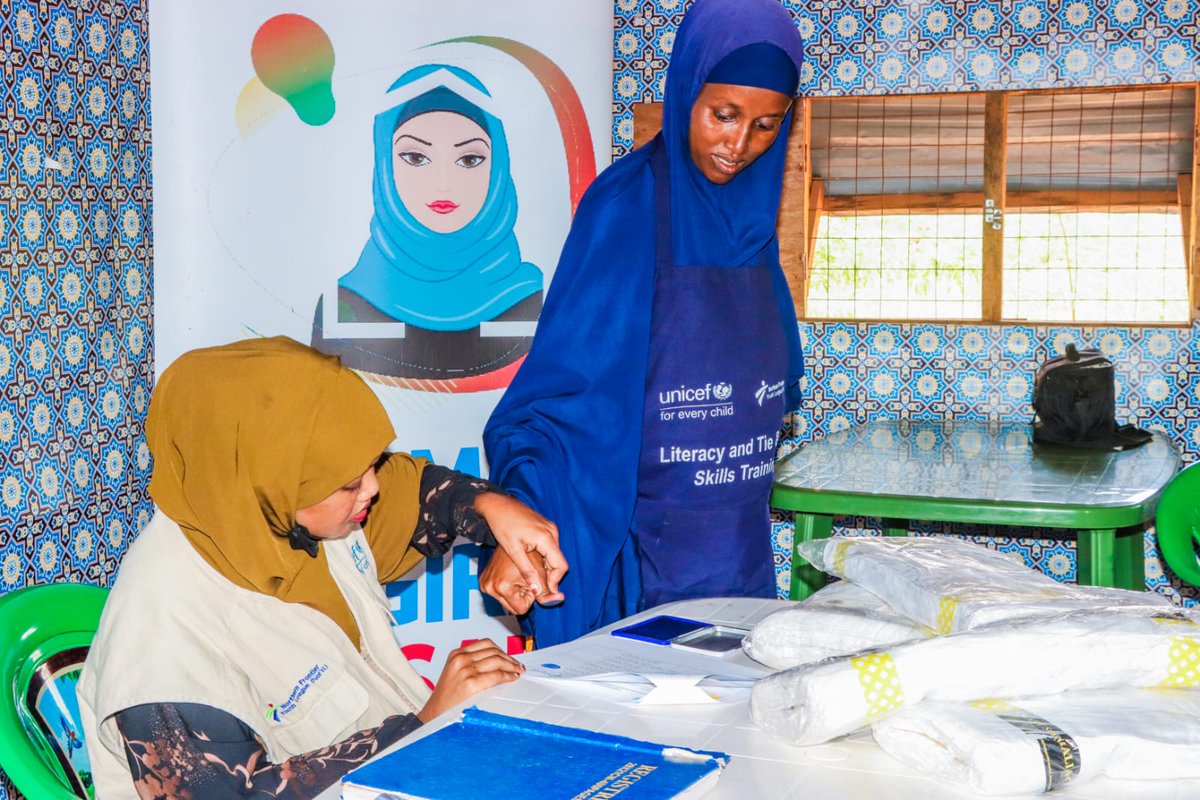 NoFYLSOM's tweet photo. ⚡️Highlight of the week⚡️

60 participants graduated after a 6⃣-month skills training in tie &amp; dye designs at the women &amp; girls safe spaces in Bardheere &amp; Belet-Xaawo. NoFYL provided them with startup kits to help them start small businesses.

Wish them luck in their new journey. https://t.co/eoHYYCMfUn