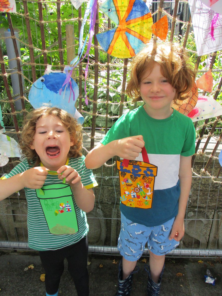 LancsLibraries's tweet image. Leo and Dylan had a great time at Barlick Beach.
And so did staff from #BarnoldswickLibrary!
We'll be on the beach every Thursday
@EventsBarlick