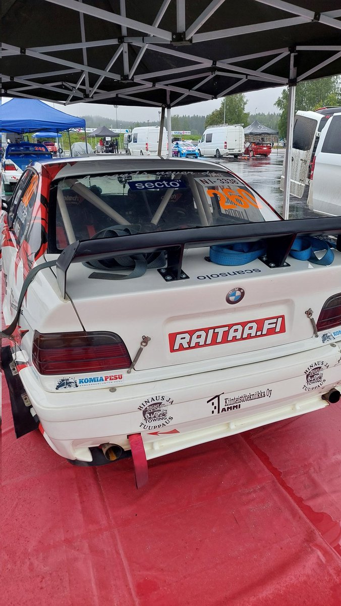 Vetomiehet starttaavat Laukaan ek:lle klo 10:56.

Tapahtumarikas aamu on siis hieman myöhäistänyt Vetomiehen aloitusta.