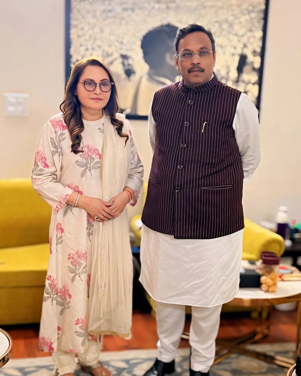 realjayaprada's tweet photo. आज भाजपा के माननीय राष्ट्रीय महामंत्री सह बिहार के प्रभारी श्री Vinod Tawde जी से शिष्टाचार मुलाकात हुई। @TawdeVinod https://t.co/ifS6sGEWTg