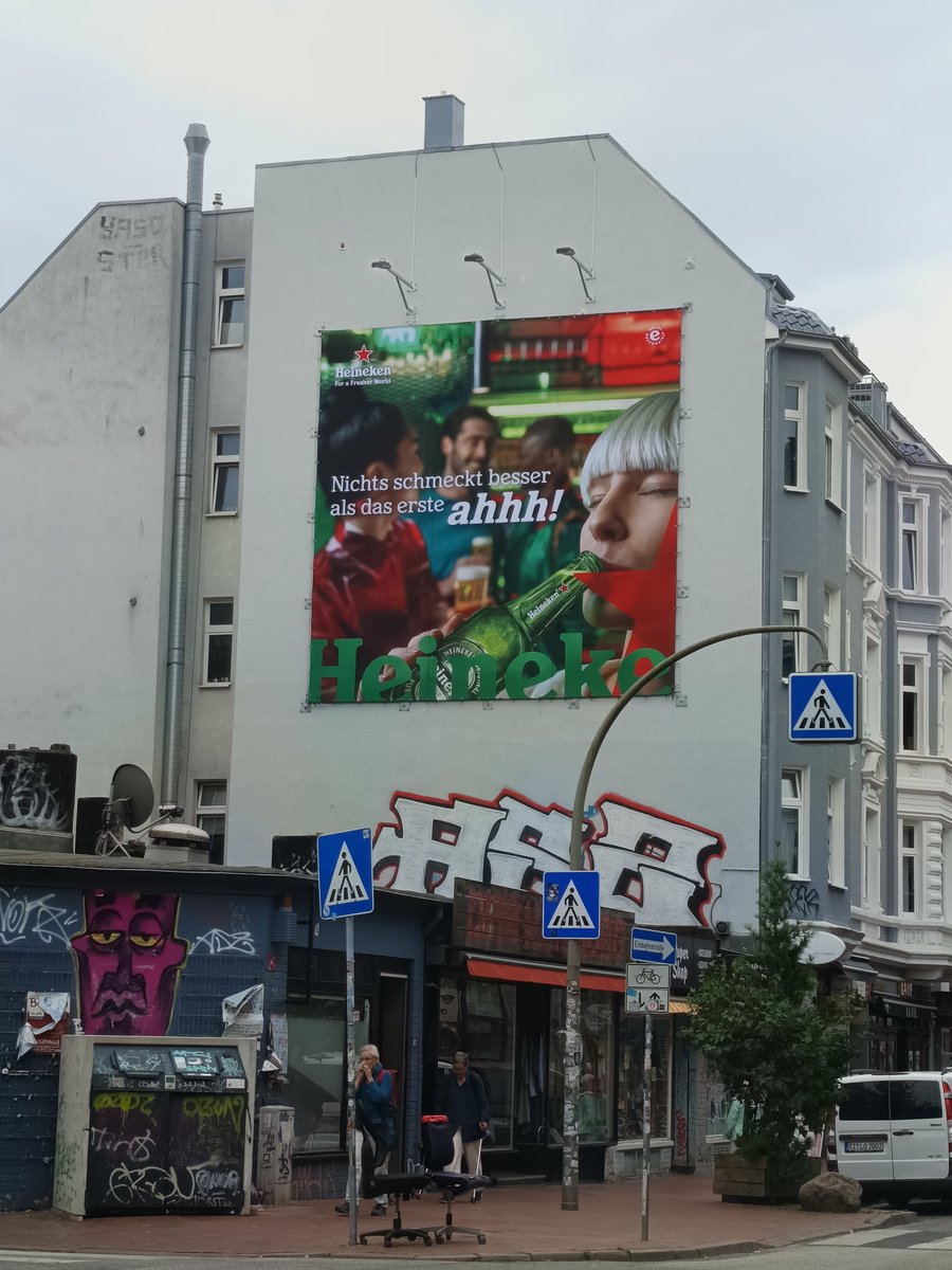 Thomas_Risse's tweet photo. #Heineken Wer ist Heineke? Falscher  Zuschnitt mit Absicht? ;-) https://t.co/gqFzso47TD