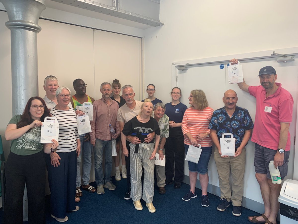WYP_Hudds's tweet image. @WYP_Cadets  visited an Early Onset Dementia group at the Brian Jackson Centre, Huddersfield.

The Cadets handed out "Safe Tea" bags that are filled with advice about frauds &amp;amp; scams and a Yorkshire Tea bag so the recipient can have a cuppa whilst they read all the information.