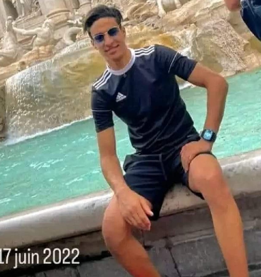 raqaellapaella's tweet photo. For those who missed the point. Where is his hijab? https://t.co/yVkiAelvBy