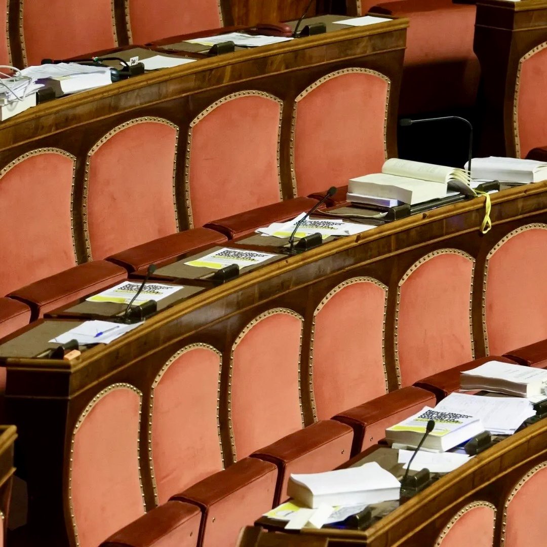 CrisantiEuropa's tweet image. Ieri, per gli interventi di fine seduta, abbiamo commemorato nell’Aula del Senato la strage di #Bologna, attentato di matrice neofascista.

I banchi della maggioranza e del governo sono rimasti completamente deserti: non perdono occasione per ricordarci la loro matrice culturale.