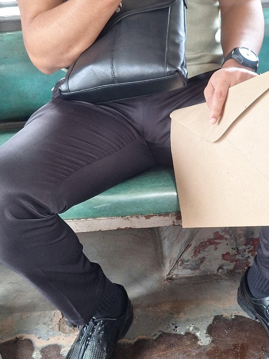 amazing_epoy's tweet photo. Parang daks si sir! 🍆 Malaman ang pantalon! Tapos #MIU pa. Doble pampa-L! #AlterLipa #Public #CommuterCrush https://t.co/YeMbfzPVSJ