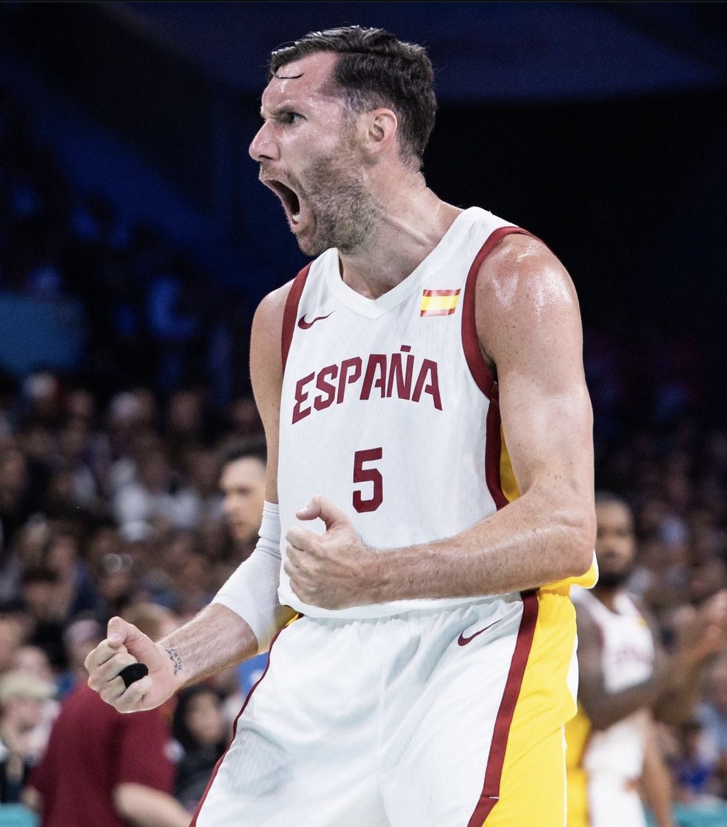 Si hoy ESPAÑA vence a CANADÁ y se clasifica para los Cuartos de Final de los JJOO, vamos a sortear la camiseta de ESPAÑA entre todos los que:

1️⃣ Deis RT

2️⃣ Nos sigáis a mi y a <a href="/PasionBasketNBA/">Pasion Basket</a> 

El ganador elegirá el dorsal del jugador que quiera

SUERTEEEEEE 🇪🇸💪🏻