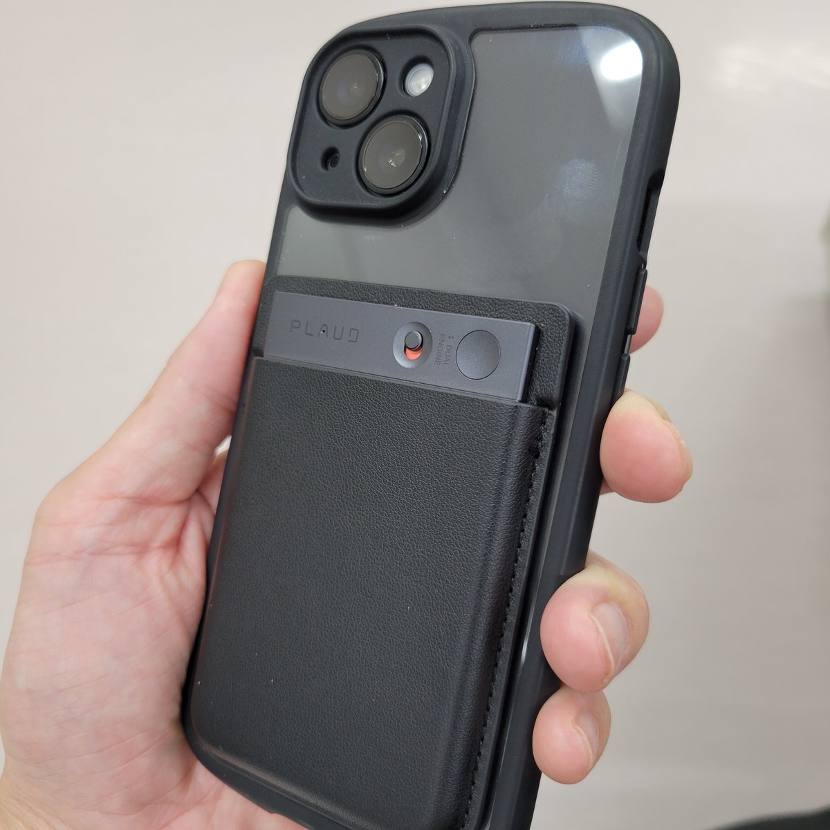 AI搭載 PLAUD NOTEほんと優秀✨

・通話録音できて聞き逃し、聞き忘れなし
・会話内容を文字起こししてくれる
・要約してくれて、マインドマップまで作ってくれる
・会議の議事録にも使える
・スタエフとかの音声発信も文字起こし、要約できてnoteなどテキスト発信にも使える✨
#PLAUDNOTE　#ChatGPT