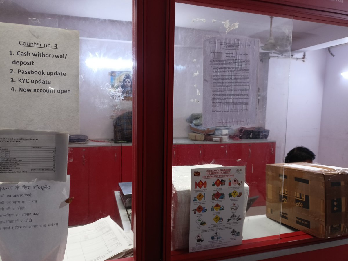 shubht017's tweet photo. @IndiaPostOffice
No wonder why govt always goes for privatisation.
no one is at his counter,On asking they say lunch time 
location Post office BHOLANATH NAGAR SHAHDRÀ 110032 https://t.co/dQeUROQVWP
